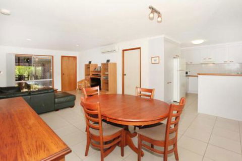 2 Eastern Court Mount Coolum 400 DOLLAR BOND Pet Friendly LINEN INCLUDED - Queensland Tourism 6