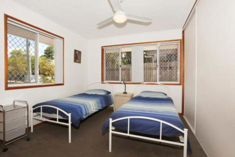 2 Eastern Court Mount Coolum 400 DOLLAR BOND Pet Friendly LINEN INCLUDED - Queensland Tourism 4