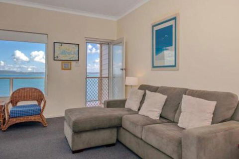 Quarterdeck Unit 5 12 Magnus Street - QLD Tourism 3