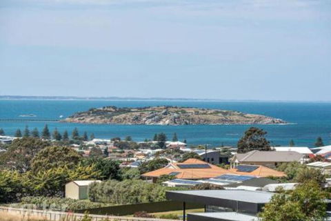 Encounter Beach House With Stunning Views - QLD Tourism 0