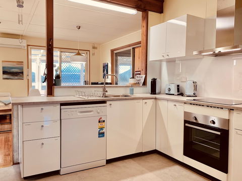 Nautique Beach House - Queensland Tourism 3