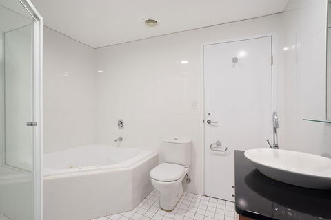Beau Monde Apartments Newcastle - Boulevard Apartments - QLD Tourism 1