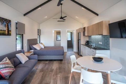 Kimberleyland Waterfront Holiday Park - Queensland Tourism 3