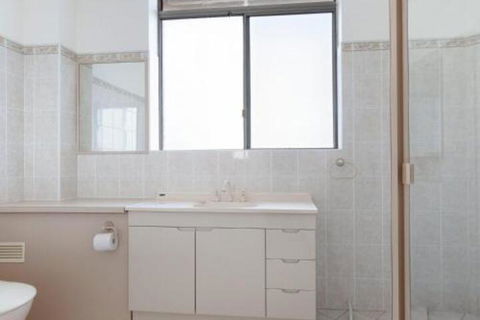 Portofino Unit 6 7 Laman Street - QLD Tourism 2