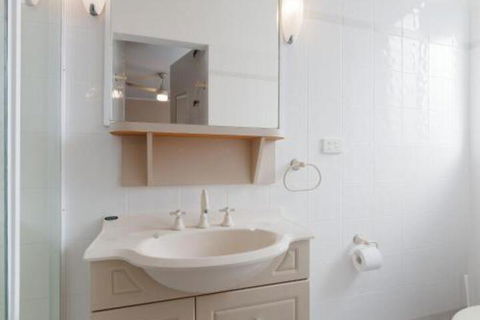 Portofino Unit 6 7 Laman Street - QLD Tourism 4