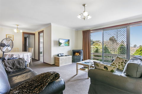 Wentworth Rose - QLD Tourism 1