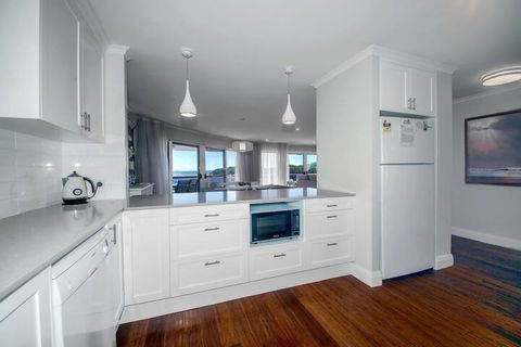 The Anchorage Unit 12 / 9 Laman Street - QLD Tourism 5