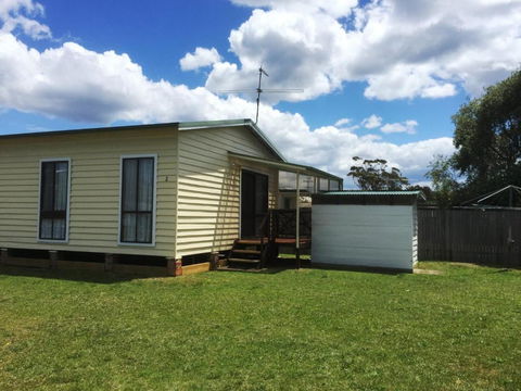 Flat 2 42 McMillan Rd - QLD Tourism 2