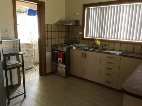 Flat 2 42 McMillan Rd - QLD Tourism 6