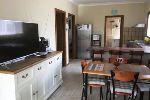 Flat 2 42 McMillan Rd - QLD Tourism 0