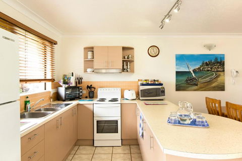 Marcol Place Holiday Apartments - QLD Tourism 2