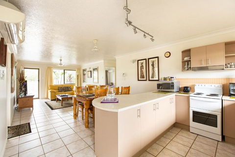Marcol Place Holiday Apartments - QLD Tourism 5