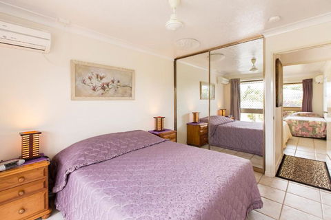 Marcol Place Holiday Apartments - QLD Tourism 4