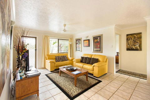 Marcol Place Holiday Apartments - QLD Tourism 3