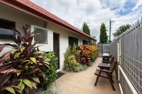 Marcol Place Holiday Apartments - QLD Tourism 6