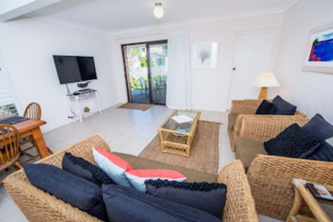 Oscars At Little Beach Nelson Bay - QLD Tourism 0