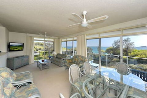 The Helm 4 - Nelson Bay - QLD Tourism 0
