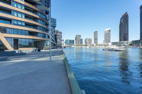 Onelife Docklands Luxury Apartment - Queensland Tourism 2