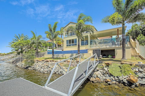 Lakehouse Family Oasis - Queensland Tourism 0