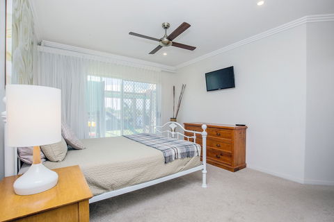 Lakehouse Family Oasis - Queensland Tourism 2