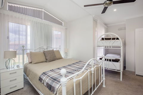 Lakehouse Family Oasis - Queensland Tourism 5