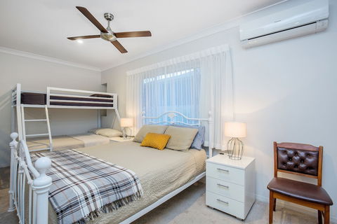 Lakehouse Family Oasis - Queensland Tourism 1