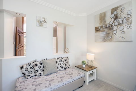 Lakehouse Family Oasis - Queensland Tourism 3
