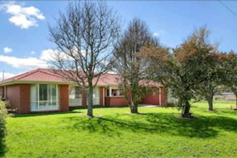 Impressive Hobby Farm Close In Bungaree - Queensland Tourism 0
