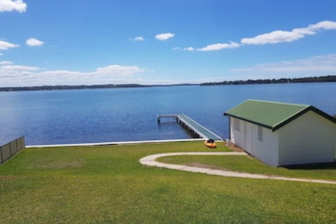 Lake Escape - Lake Macquarie - Queensland Tourism 0