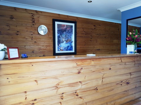 Colonial Motel And Serviced Apartments - QLD Tourism 0