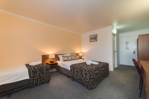 Hampton Villa Motel - Queensland Tourism 1