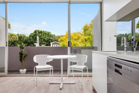 Bondi Beach Studios - Queensland Tourism 4