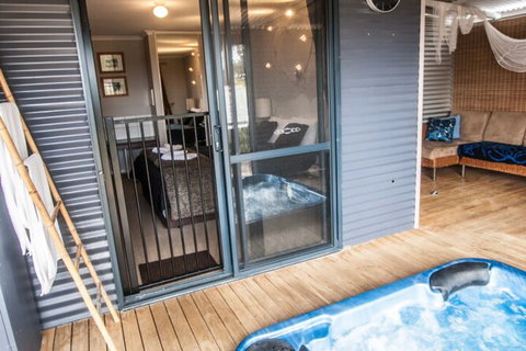 Cloud Nine Spa Chalets - QLD Tourism 1