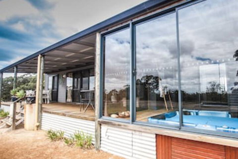 Cloud Nine Spa Chalets - QLD Tourism 0