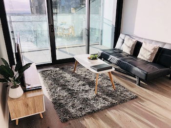 Explore Docklands Lovely Apartment LVL8 - Queensland Tourism 0