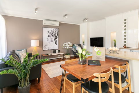 BOUTIQUE STAYS - Sandy Breeze 3 - Queensland Tourism 1