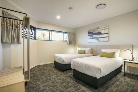 Nightcap At Kawana Waters Hotel - QLD Tourism 6