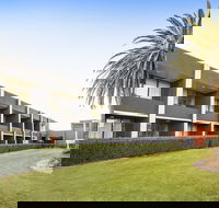 Nightcap at Seaford Hotel - QLD Tourism