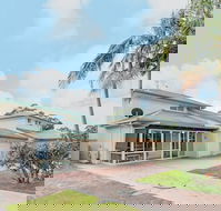 Occy's at Fingal Bay - QLD Tourism
