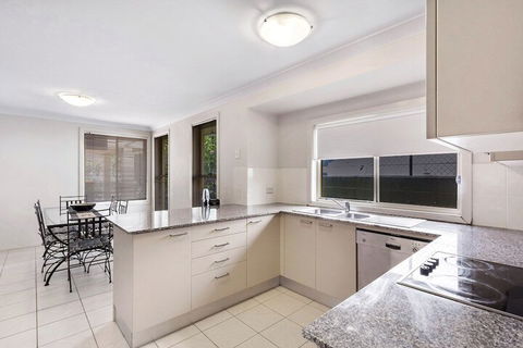Alida Place 1 Lagoons Estate - QLD Tourism 3