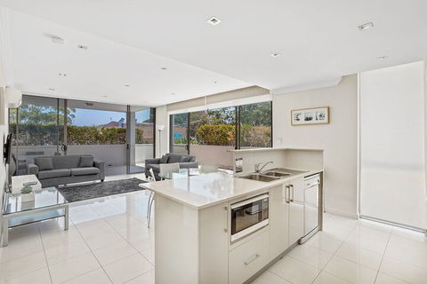 Shoal Bay Road Aura Apartments Unit 05 59 - QLD Tourism 5