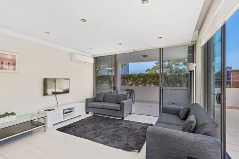 Shoal Bay Road Aura Apartments Unit 05 59 - QLD Tourism 2