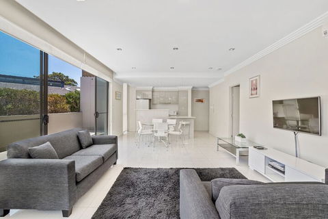 Shoal Bay Road Aura Apartments Unit 05 59 - QLD Tourism 3