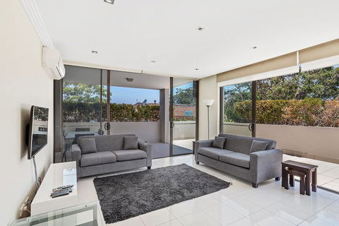 Shoal Bay Road Aura Apartments Unit 05 59 - QLD Tourism 7