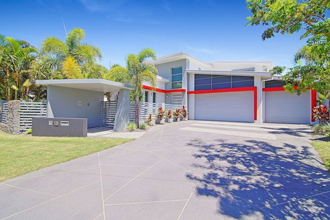 Serene Waters - QLD Tourism 1