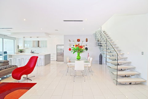 Serene Waters - QLD Tourism 3