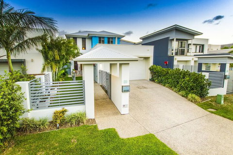 Quayside - QLD Tourism 1