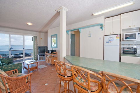 Shoal Bay Road Castaways Unit 04 17 - QLD Tourism 3