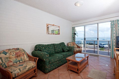 Shoal Bay Road Castaways Unit 04 17 - QLD Tourism 2