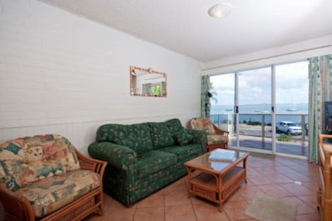 Shoal Bay Road Castaways Unit 04 17 - QLD Tourism 0